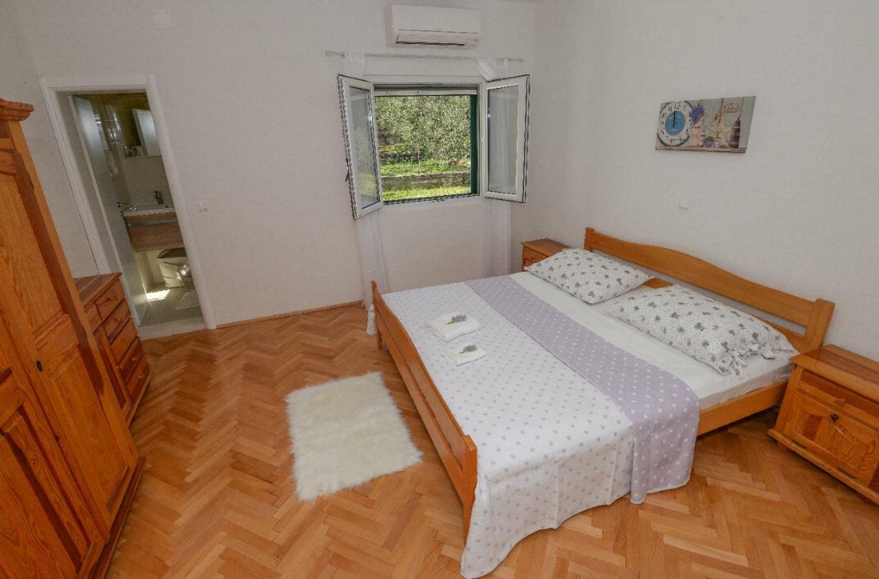 Villa Jelena Макарська Екстер'єр фото